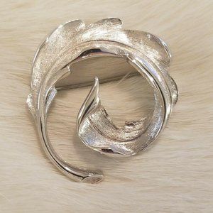 VINtage Monet Leaf Brooch Pin 4529‎